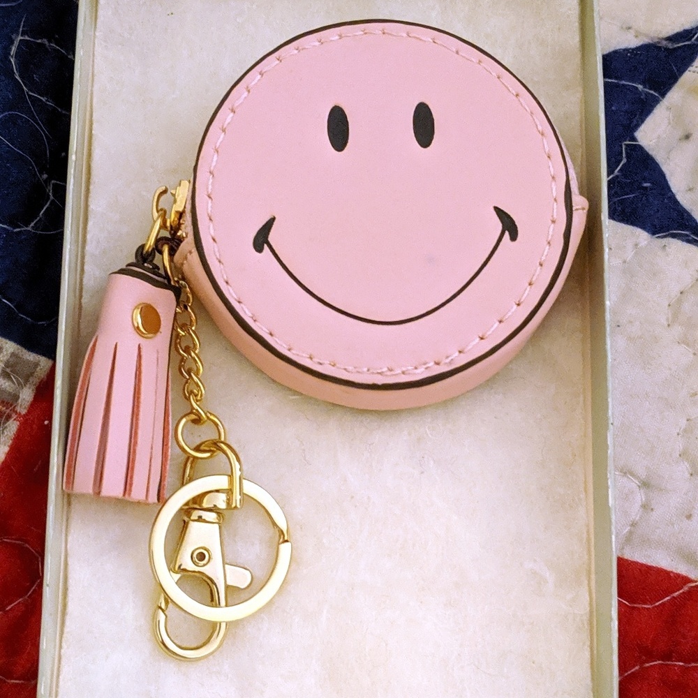 ❤️SALE❤️Pink Smiley Face Change Purse Key Fob